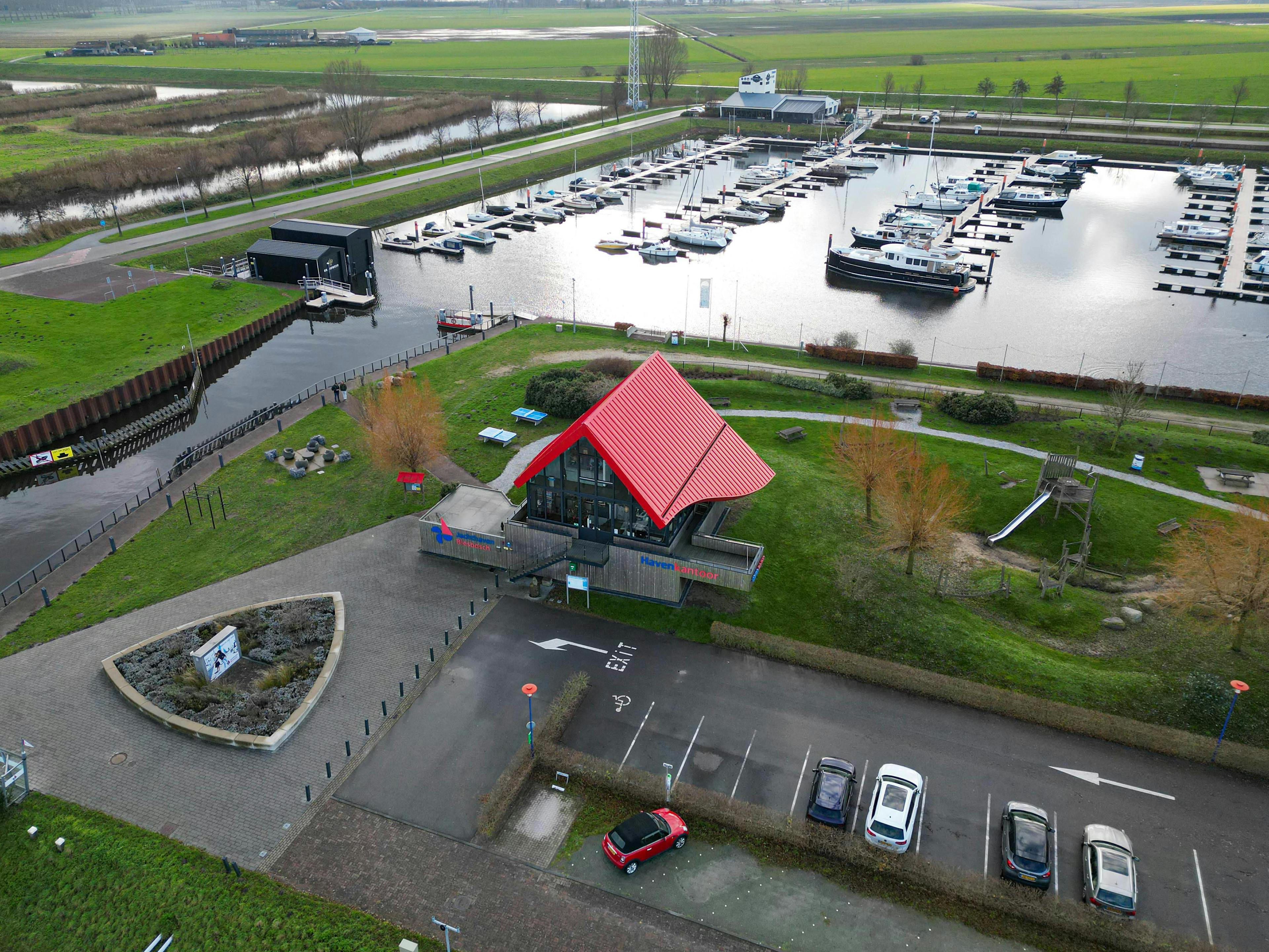 20231206-merkx-kozijnen-project-havenkantoor-drimmelen-16.jpg